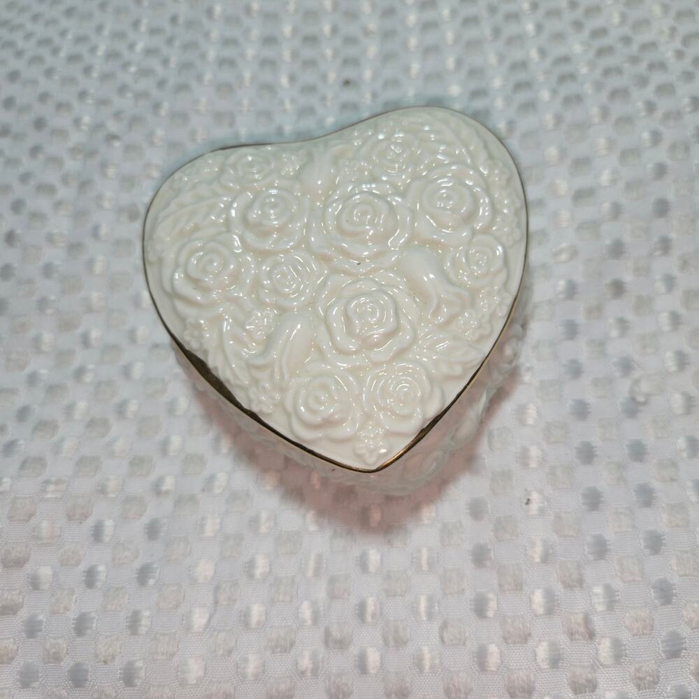 INTERNATIONAL SILVER CO PORCELAIN ROSE HEART SHAPE TRINKET BOX